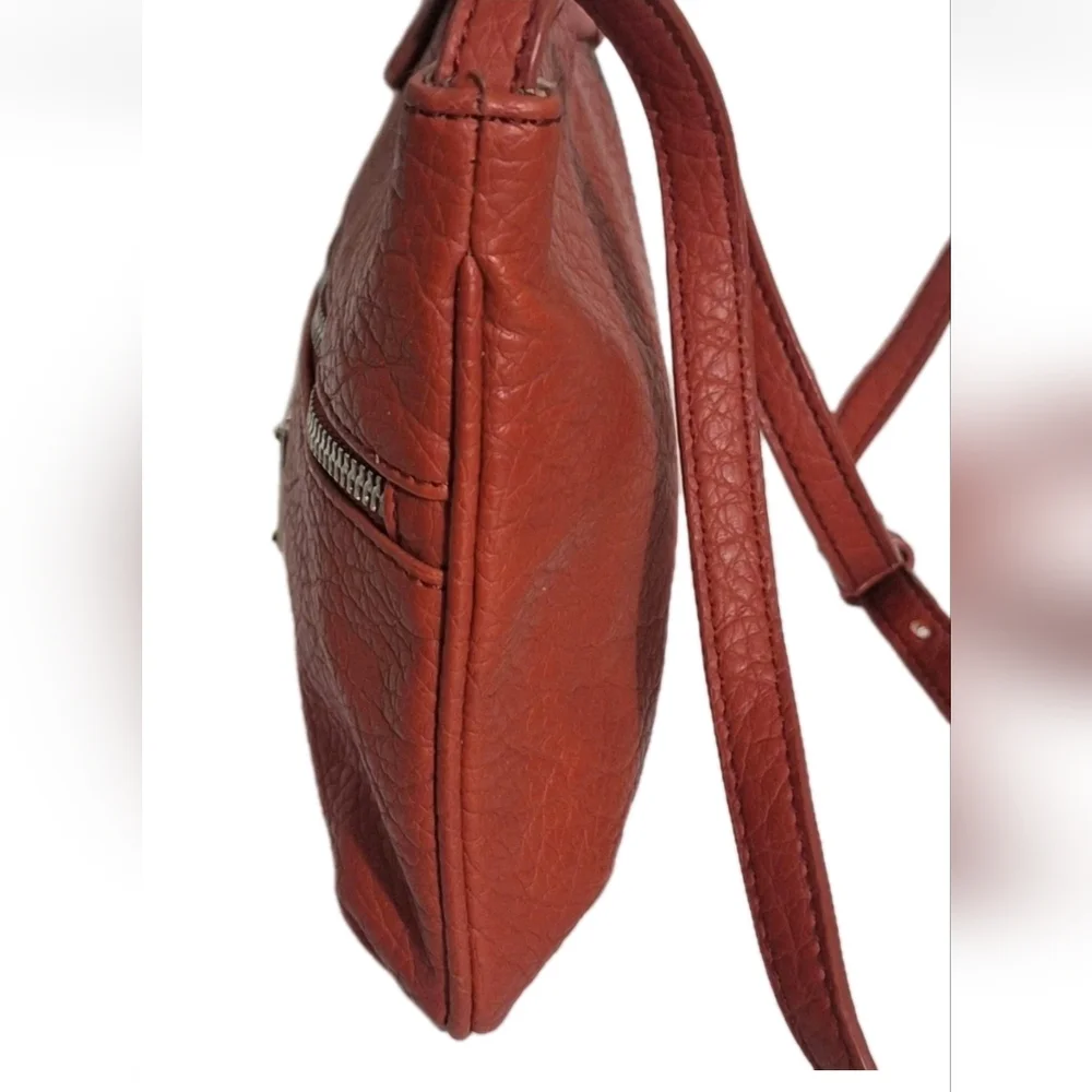 Nine West Small Faux Pebble Leather Crossbody Bag Coral Red Adjustable Strap GUC - Picture 4 of 13